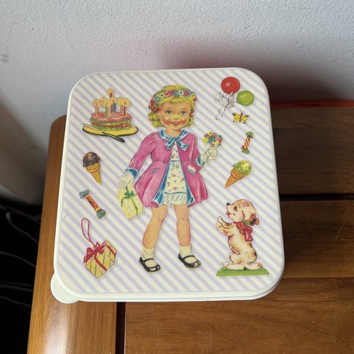 Vintage retro style lunchbox - vintage,