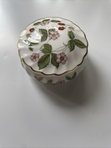 Wedgwood wild strawberry bone - wild,