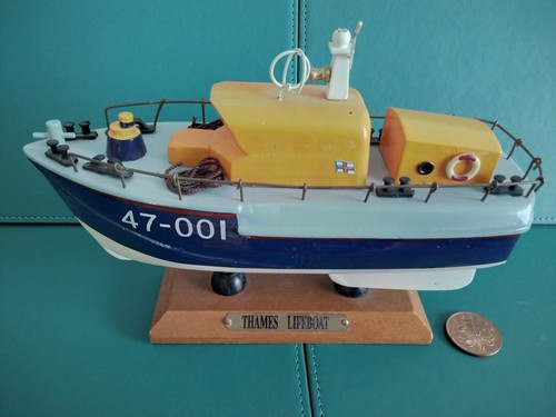 Thames lifeboat model - thames,