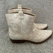 Day Vine Cowboy Western Boots Size 41 Beige Cream Snakeskin Pull On Rubber Sole