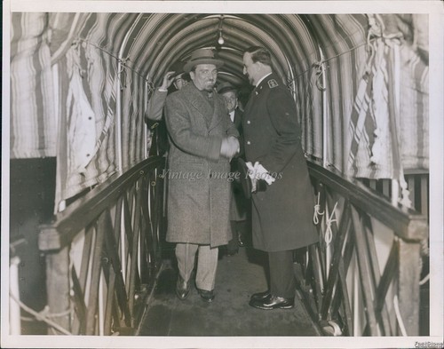 1931 diplomat shaking captains - diplomat,