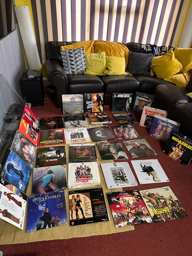 Massive 331 laserdiscs - massive, lot