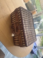 Vintage Design Wicker Picnic Basket  Inc 4 Place Settings Brand New 