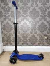 Maxi microdeluxe scooter with