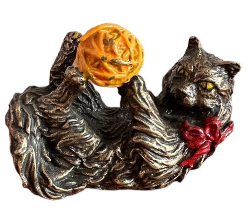 Franklin mint cat figurine - mint,