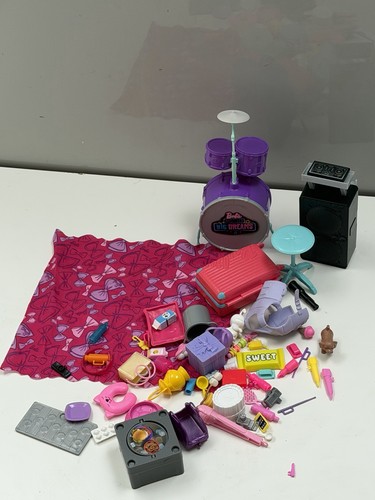 Barbie doll dream house - ,