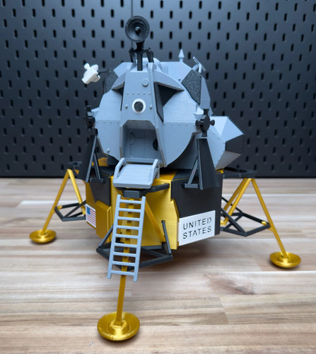 Lunar lander model kit - model, –