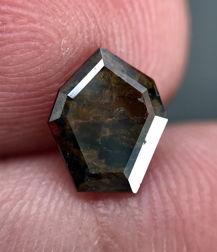 Brookite cut gemstone - 0.86, ct