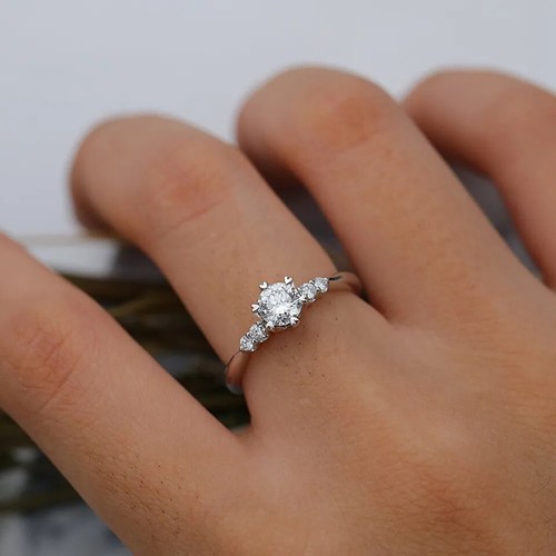 Vvs1 round cut diamond - round,