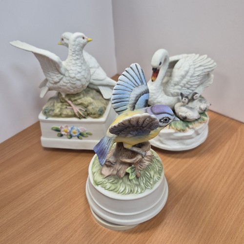 Rotating music box - 3, porcelain