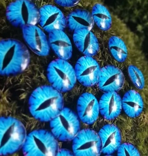 Blue glass cabachon - , eyes