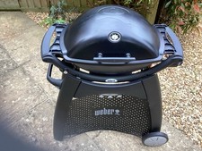 WEBER Q2200 GAS BBQ WITH STAND UNUSED EX DISPLAY FAULTLESS /PORTABLE