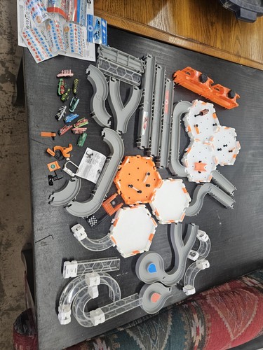 Large lot hexbug nano hive - hexbug,