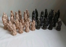 Vintage Oriental Chinese Chess Set  Complete 32 Pieces Black Biege 
