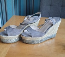 Faith size 6 fawn/brown suede