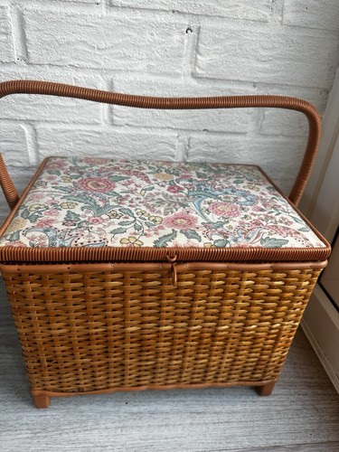Large wicker vintage - wicker,
