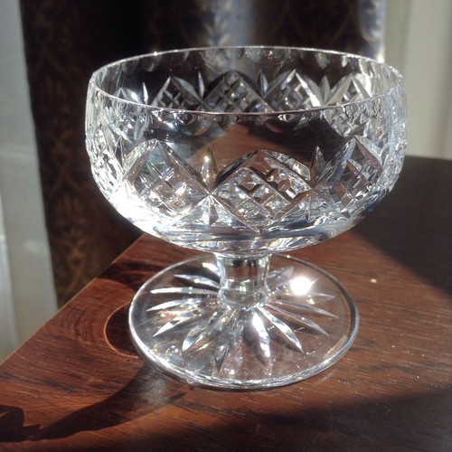 Vtg pretty tudor crystal - pretty, 6cm
