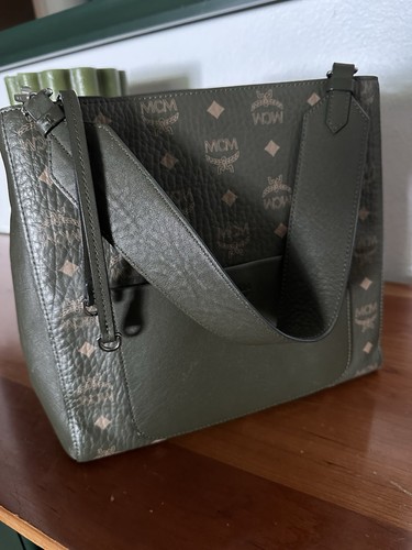 Mcm medium aren leather - medium,
