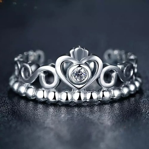 Women round cut diamond - cut,