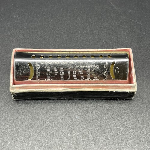 Vtg hohner puck - m., "puck"