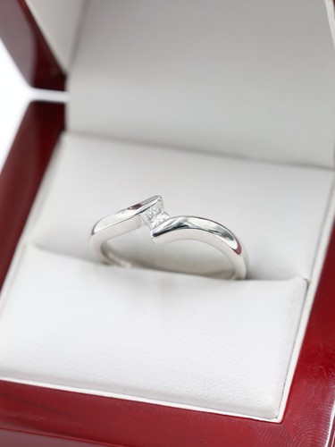 18ct white solid gold twist - 18ct,