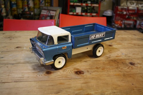 Large vintage triang bros - l,