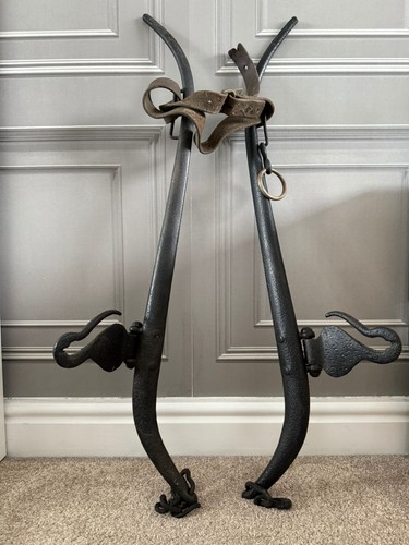 Twin pair vintage iron horse - pair,