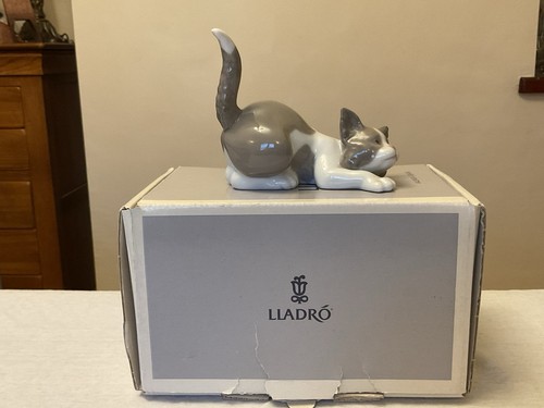 Lladro porcelain attentive - lladro,
