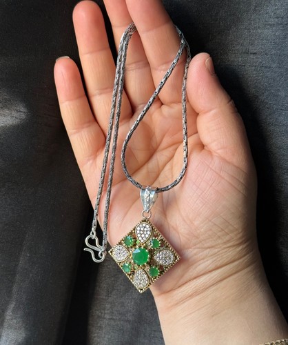 Elegant green stone pendant - green,