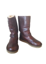 UGG Kensington buckle strap