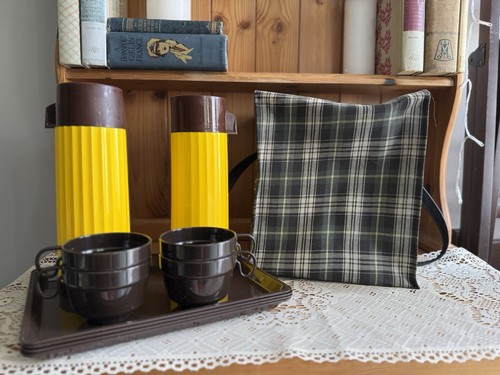 Vintage picnic set flasks - vintage,