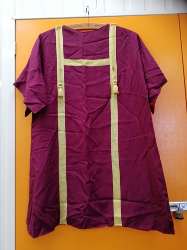 Church robes priest clergy - church,
