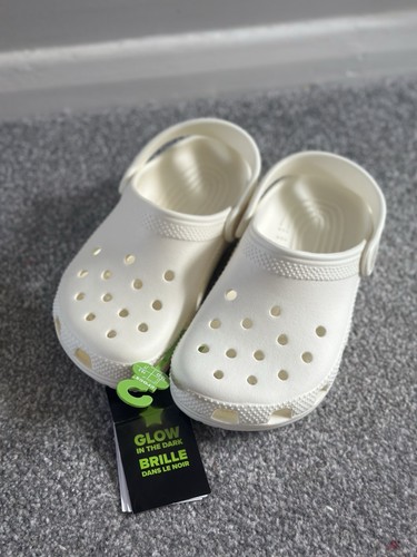 Crocs classic glow clog - crocs,