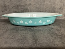 Pyrex Snowflake Turquoise 1.5 Quart Oval Divided  Vegetable Dish/Casserol
