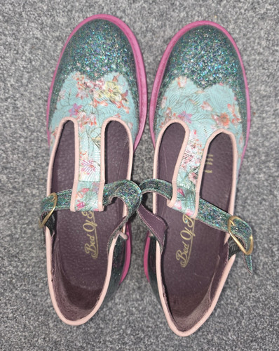 Irregular choice bed roses - irregular, of