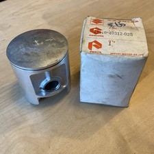 Suzuki RM250 Piston. 1979 1980 1981. 1st Over. +0.25 12110-40312-025. NOS