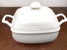 WHITE PORCELAIN SOUP TUREEN /