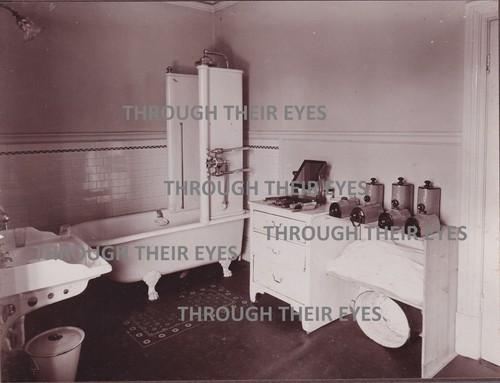 Original ww1 photo - original, bathroom