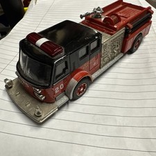 Corgi Classics 97322 American La France Fire Tender - Chicago - 