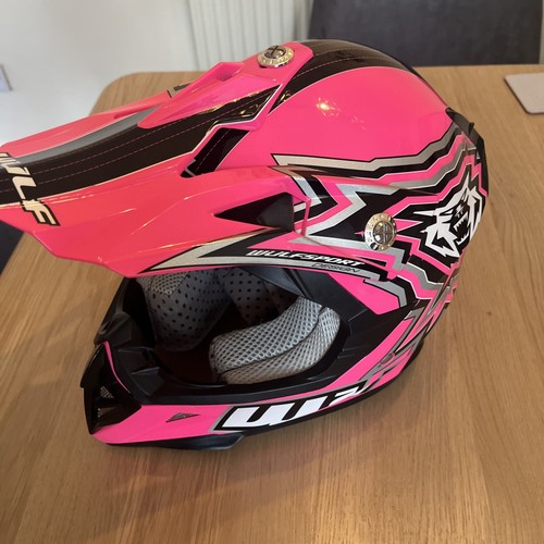 Wulf pink motorcycle helmet - pink,
