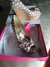 EUC Paris Hilton size 8 Shelly