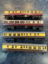 4 OO Tri-ang Coaches Bundle