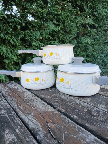 Three enamel vintage swan - ,