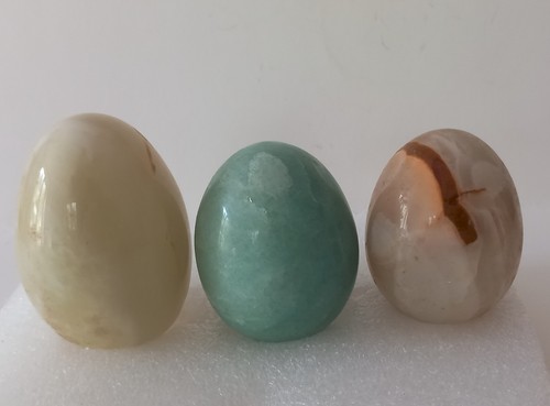 Polished marble onyx eggs - /,