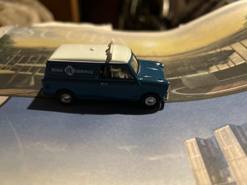 Vanguards austin mini van - 1:43,