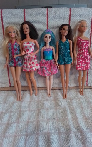 Mixed doll bundle - 5,