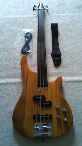 Gear4music string fretless - 4,