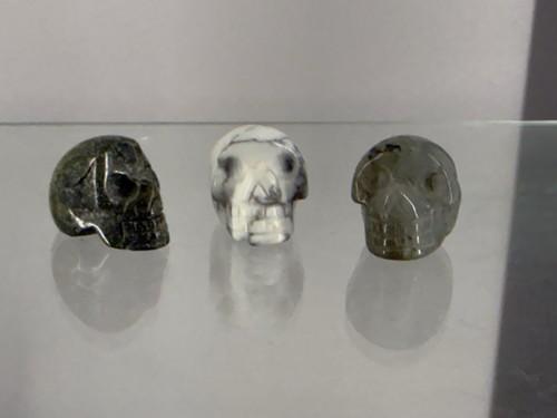 Small crystal skulls - skulls, pocket