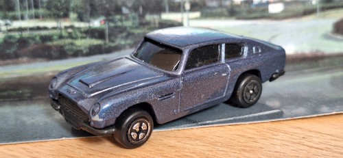 Corgi aston martin db6 toy - corgi,