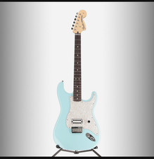TOM DELONGE DAPHNE FENDER